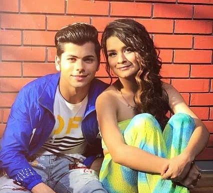 avneet kaur height in feet