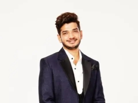 munawar faruqui height