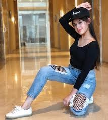 jannat zubair height in feet