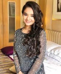 anushka sen height in feet