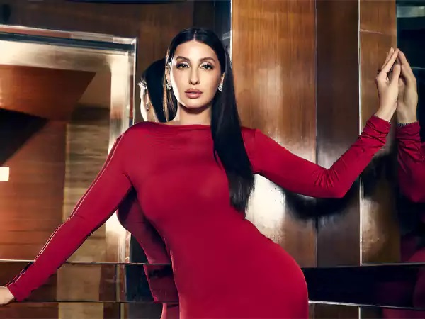 nora fatehi height in feet