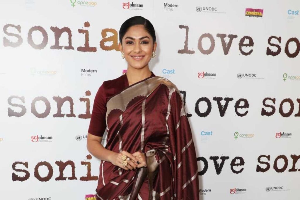 mrunal thakur height in feet