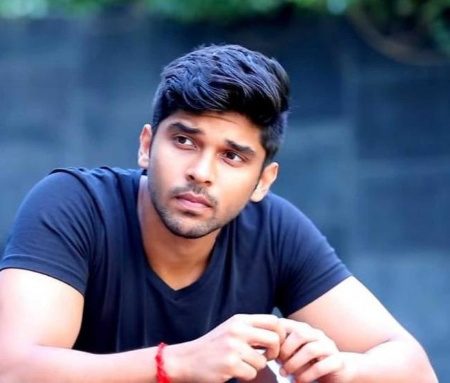 dhruv vikram height
